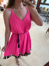 Cargar imagen en el visor de la galería, BLANDINE - Vestido corto fucsia detalles negros