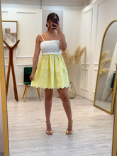 Cargar imagen en el visor de la galería, INDIE - Vestido corto blanco con amarillo