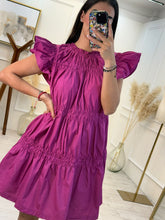 Cargar imagen en el visor de la galería, TAMARA – Vestido magenta fruncido con olanes