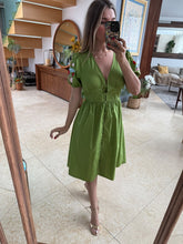 Cargar imagen en el visor de la galería, RAELYN - Vestido verde bordado mangas