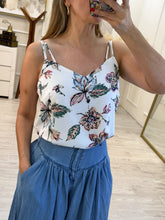 Cargar imagen en el visor de la galería, POLETTE - Blusa blanca tirantes estampada