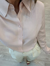 Cargar imagen en el visor de la galería, LOTUS - Camisa rosa claro