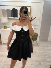 Cargar imagen en el visor de la galería, DORA - Vestido corto blanco con negro