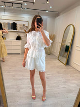 Cargar imagen en el visor de la galería, ARWEN - Set blusa y short blanco