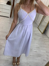 Cargar imagen en el visor de la galería, BERKLEY - Vestido midi tirantes lavanda