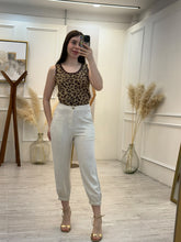 Cargar imagen en el visor de la galería, DEMETRIA - Pantalon avena
