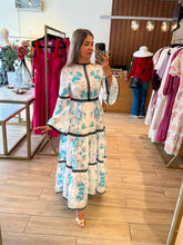 Cargar imagen en el visor de la galería, MOLLY - Maxi vestido blanco con azul estampado