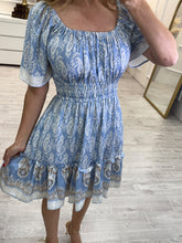 Cargar imagen en el visor de la galería, MONIQUE - Vestido corto azul estampado boho