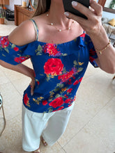 Cargar imagen en el visor de la galería, VALESKA - Blusa tirantes azul rey estampada