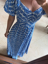 Cargar imagen en el visor de la galería, KARIME - Maxi vestido estampado azul