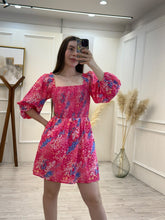 Cargar imagen en el visor de la galería, NICOLETA - Vestido corto estampado rosa con azul