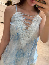 Cargar imagen en el visor de la galería, CARLY - Blusa azul claro tirantes
