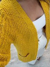 Cargar imagen en el visor de la galería, JEWEL - Cardigan amarillo