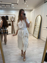 Cargar imagen en el visor de la galería, NAYELI - Maxi vestido camisero avena
