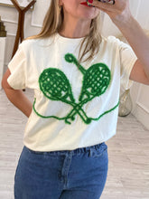 Cargar imagen en el visor de la galería, VICTORIA - Playera raquetas