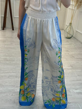 Cargar imagen en el visor de la galería, NEELA - Pantalon estampado limones