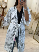 Cargar imagen en el visor de la galería, RHEA – Kimono salida blanco con estampado de palmeras