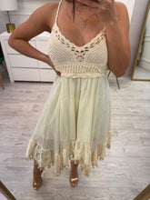 Cargar imagen en el visor de la galería, MIA - Vestido midi beige