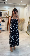 Cargar imagen en el visor de la galería, FILIPPA - Maxi vestido negro polka dots