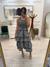 Cargar imagen en el visor de la galería, PRIYANKA - Vestido midi cuadros blanco y negro