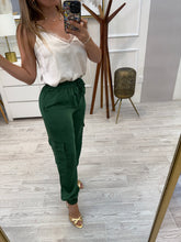 Cargar imagen en el visor de la galería, LIA - Pantalon tipo cargo verde