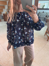 Cargar imagen en el visor de la galería, PRICILIANA - Blusa estampada