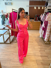Cargar imagen en el visor de la galería, ADERYN - Set blusa y pantalon fucsia