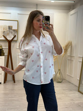 Cargar imagen en el visor de la galería, FLEUR - Camisa blanca moños rosas