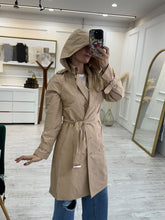 Cargar imagen en el visor de la galería, DOME - Gabardina khaki