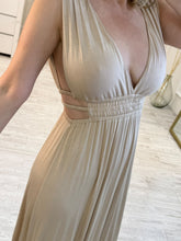 Cargar imagen en el visor de la galería, EMMA - Maxi vestido beige