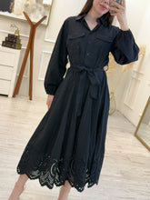 Cargar imagen en el visor de la galería, HUMBERTA - Maxi vestido negro manga larga