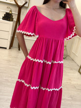 Cargar imagen en el visor de la galería, CAPRI - Vestido midi fucsia detalles blancos