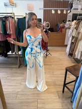 Cargar imagen en el visor de la galería, FABIANA - Set blusa y pantalón azul con blanco