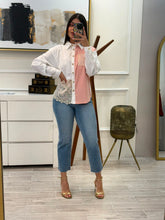 Cargar imagen en el visor de la galería, AVA - Camisa blanca con salmón