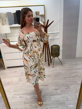 Cargar imagen en el visor de la galería, JOCELYN - Vestido midi avena con estampado manchas