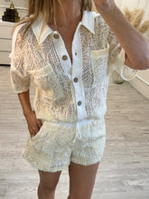 Cargar imagen en el visor de la galería, JESSICA - Set blusa y short beige con blanco