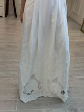 Cargar imagen en el visor de la galería, ARTEMISA - Maxi vestido blanco asimétrico