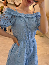 Cargar imagen en el visor de la galería, IANTHE - Jumper azul claro tirantes