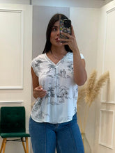 Cargar imagen en el visor de la galería, ODALYS  - Blusa sin mangas estampada