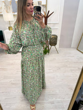 Cargar imagen en el visor de la galería, WHITNEY - Maxi vestido estampado beige con verde