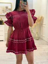 Cargar imagen en el visor de la galería, MAKAYLA - Vestido corto vino