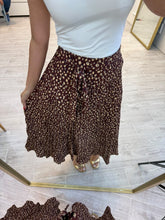 Cargar imagen en el visor de la galería, DOROTHY - Falda marron estampada