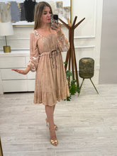 Cargar imagen en el visor de la galería, DONYALE - Vestido corto beige