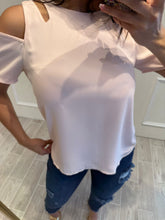 Cargar imagen en el visor de la galería, GALES - Blusa rosa palo