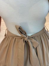 Cargar imagen en el visor de la galería, DANAE - Maxi vestido khaki con blanco