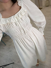 Cargar imagen en el visor de la galería, JANETH - Vestido midi blanco manga larga