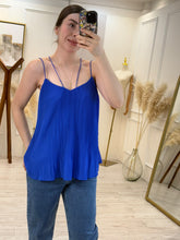 Cargar imagen en el visor de la galería, MELIA – Blusa azul rey de tirantes