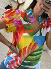 Cargar imagen en el visor de la galería, ITZAYANA - Blusa estampado tropical multicolor