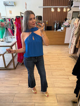 Cargar imagen en el visor de la galería, MARIBEL - Blusa halter azul rey