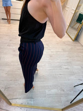 Cargar imagen en el visor de la galería, MEREDITH - Pantalón azul marino rayas